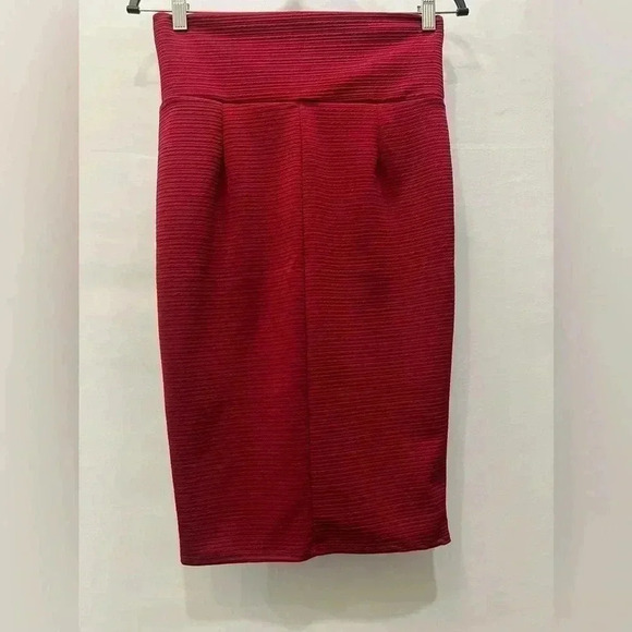 Stylish Silhouette NYC Red Pencil Skirt - Size M​ - Picture 3 of 5